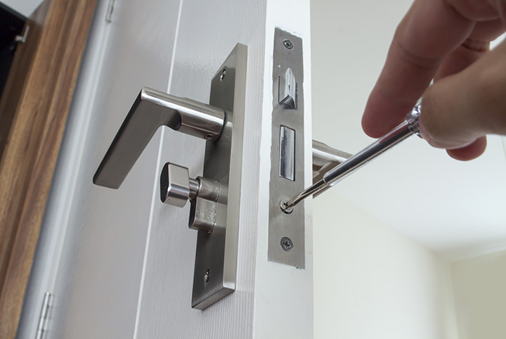 Our local locksmiths are able to repair and install door locks for properties in Dulwich and the local area.